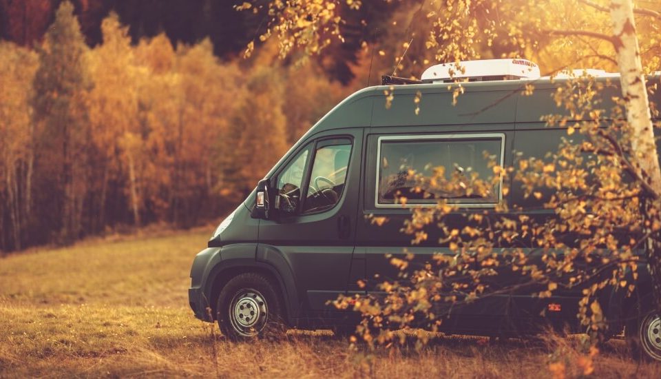 mejores rutas para disfrutar con tu furgoneta en otoño
