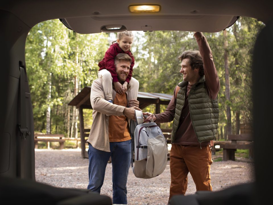Aventura en furgoneta con niños: planificación, seguridad, flexibilidad, destinos familiares, actividades y comida saludable en el camino.